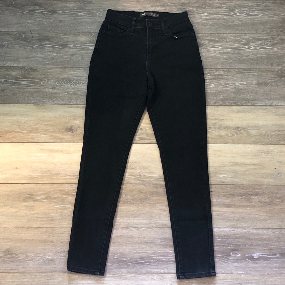 Levi’s Black Jeans